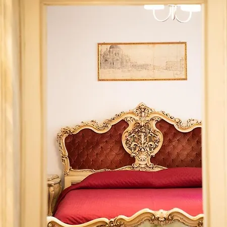 Hidden Gem In * Venecia