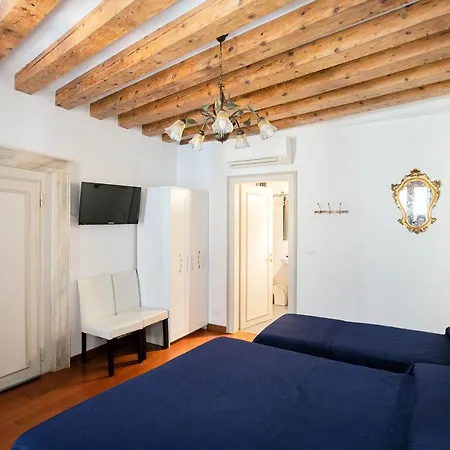 Hidden Gem In * Venecia